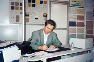 Ryszard Balcerkiewicz w swoim gabinecie, 1994 r.