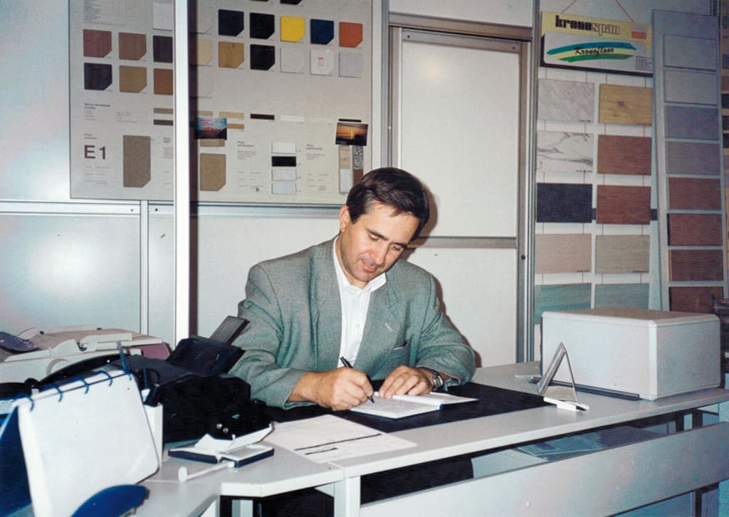 Ryszard Balcerkiewicz w swoim gabinecie, 1994 r.