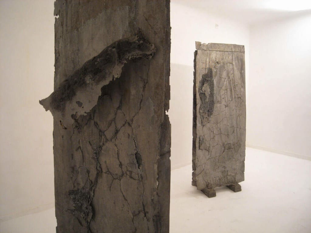 Jarosław Perszko, „Żona Lotta, dwa obiekty, odlewy aluminium, 186 x 70 x 25 cm (każdy), Galeria XX1, Warszawa, 2012 r.