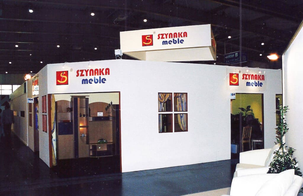Jedno z pierwszych stoisk targowych Szynaka Meble, targi „Meble”, Poznań, 2000 r.