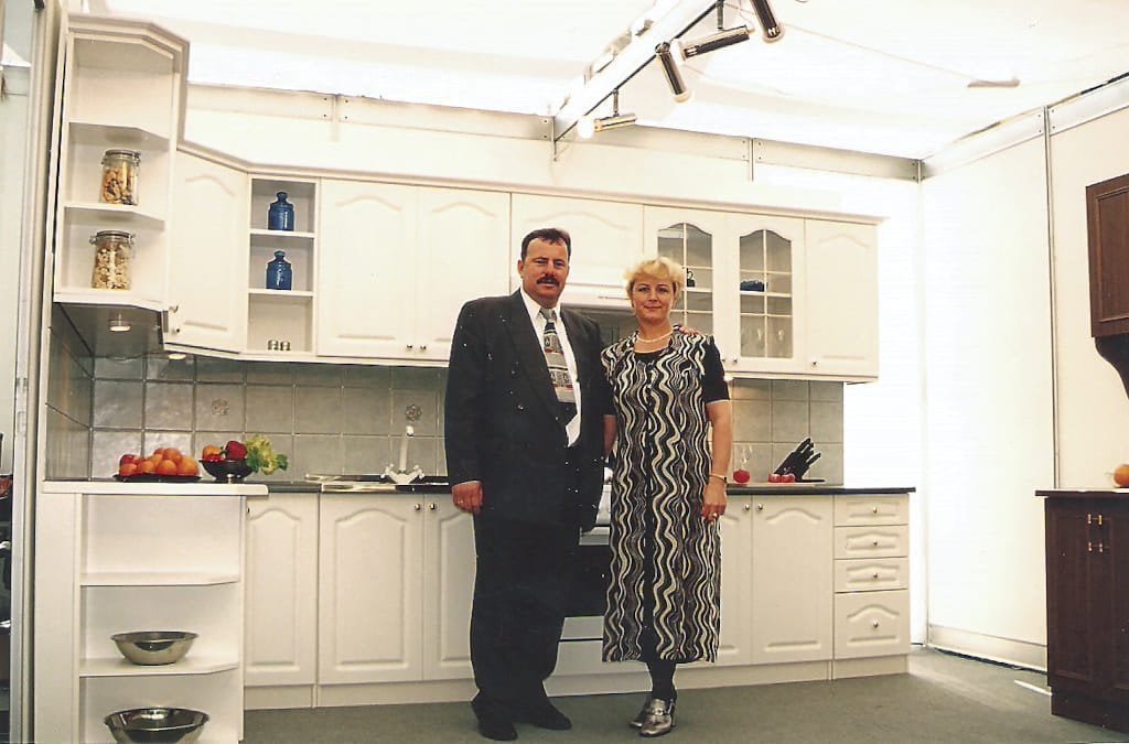 Leszek Wójcik z żoną Anną na targach „Meble” w Poznaniu, 1997 r.