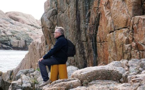 Cykl „Trefle w podróży”. Ryszard Balcerkiewicz na taborecie „Trefl” (prod. Noti, proj. Piotr Kuchciński), Norwegia, lato 2014 r.