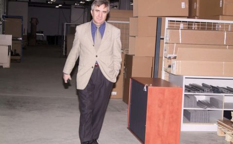 Ryszard Balcerkiewicz w hali produkcyjnej Balmy, 2003 r.