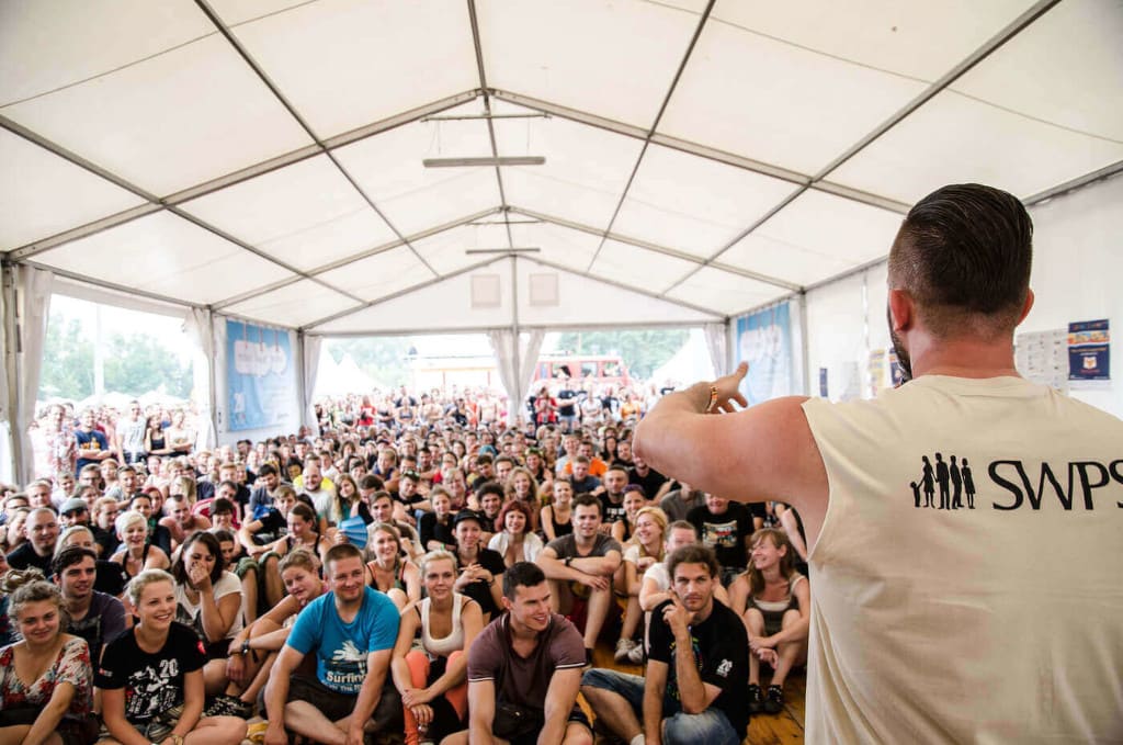 Zajęcia na SWPS, prowadzi Michał Pozdal.