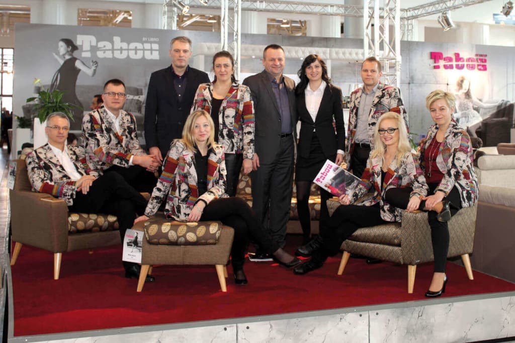 Marek Liberacki z załogą Libro. Targi „Meble Polska”, Poznań, 2014 r.