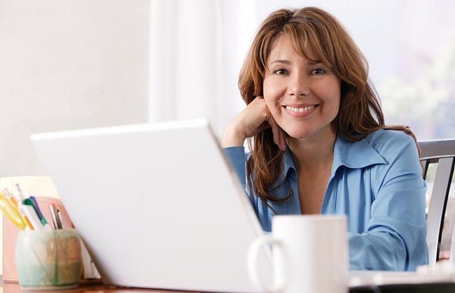 Pani przy laptopie - The Beds