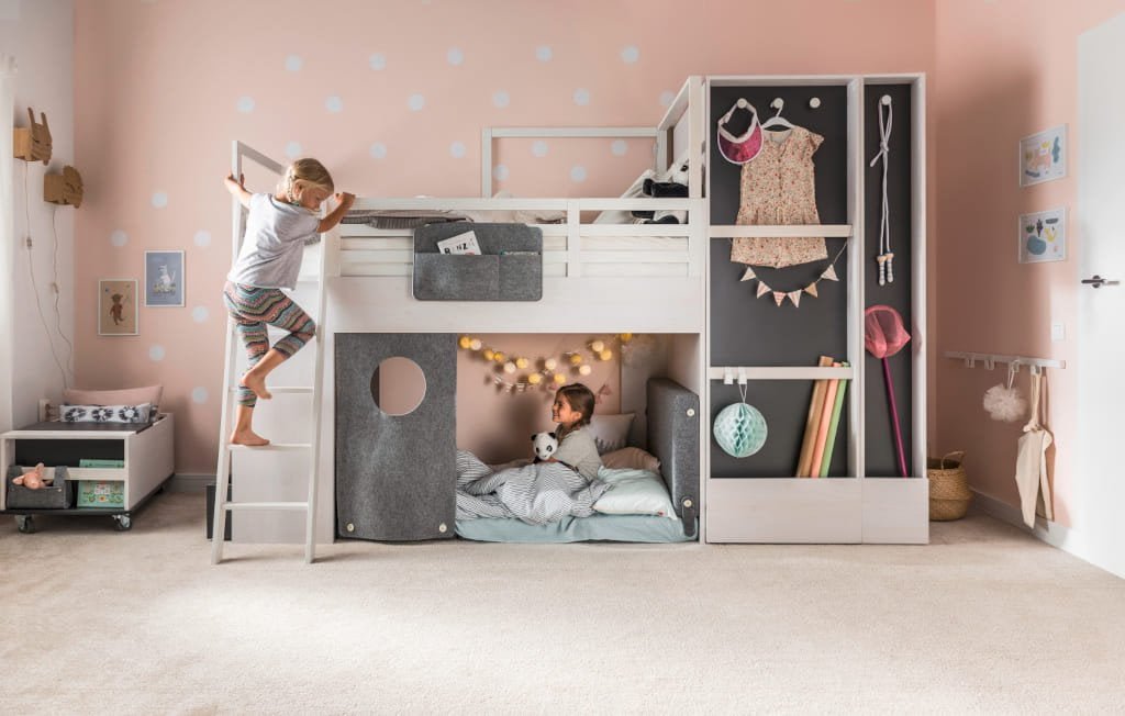 Kolekcja mebli „Nest”, projekt dla marki Vox, otrzymał nagrodę „Dobry Design 2017”.