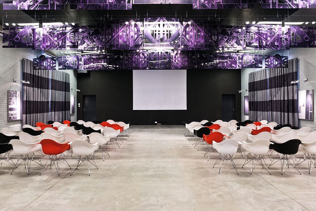 KOM – sala konferencyjna.