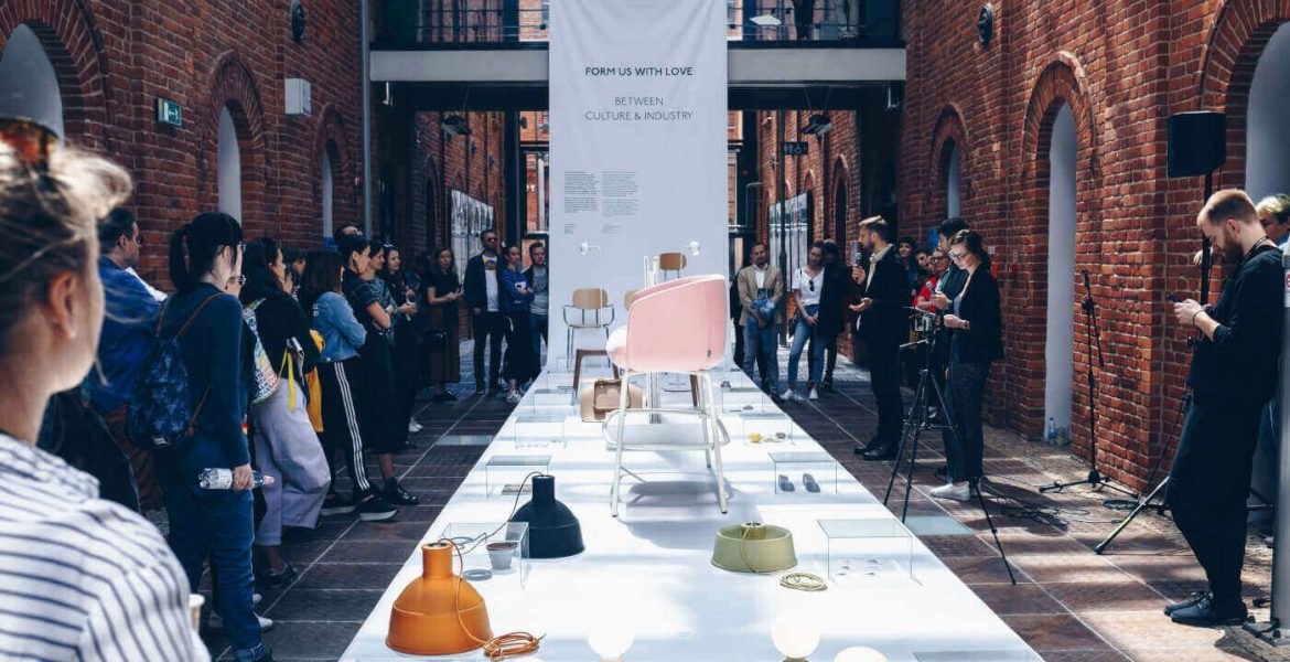 Wystawa „Na styku kultury i przemysłu" przygotowana przez Form Us With Love podczas edycji 2019 Łódź Design Festival była kwintesencją działań i ideologii tego międzynarodowego zespołu projektantów.