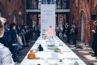 Wystawa „Na styku kultury i przemysłu" przygotowana przez Form Us With Love podczas edycji 2019 Łódź Design Festival była kwintesencją działań i ideologii tego międzynarodowego zespołu projektantów.