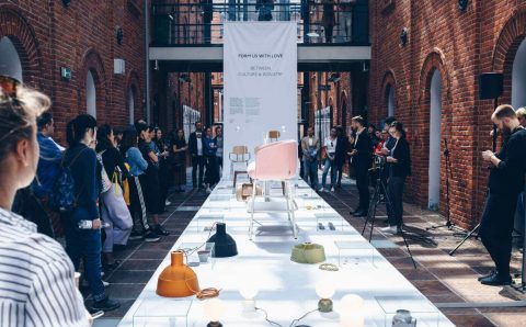 Wystawa „Na styku kultury i przemysłu" przygotowana przez Form Us With Love podczas edycji 2019 Łódź Design Festival była kwintesencją działań i ideologii tego międzynarodowego zespołu projektantów.