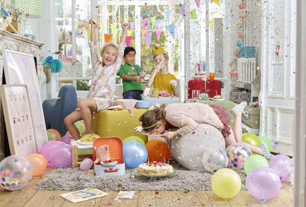 „Mango” od Dekoma to gładka tkanina o interesującej drobnej strukturze. Jej atutem jest duża gama kolorystyczna 58 melanżowych barw inspirowanych najnowszymi trendami.