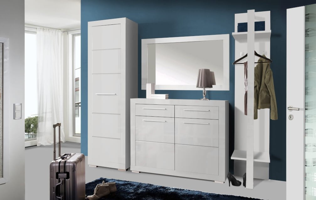 „Attrus” firmy Forte to uniwersalna propozycja mebli do przedpokoju. Białe, połyskujące powierzchnie frontów z łatwością wkomponują się do każdego stylu wnętrza, a szafki zapewnią optymalną powierzchnię do przechowywania obuwia oraz okrycia wierzchniego.