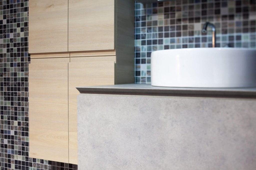 Finsa oferuje bogatą paletę materiałów o podwyższonej odporności – do zastosowania m.in. w łazienkach.