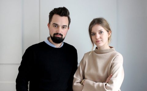 Damian Goliński – założyciel i główny projektant w Noo.ma, absolwent Uniwersytetu Artystycznego w Poznaniu oraz Anna Pietkun – projektantka, absolwentka Uniwersytetu Artystycznego w Poznaniu.