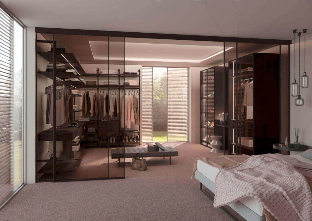 Garderoba typu walk-in firmy Raumplus, w której zastosowano regał „Uno” z aluminiową ramą pokrytą nowym rodzajem wykończenia – luksusową czarną anodą.