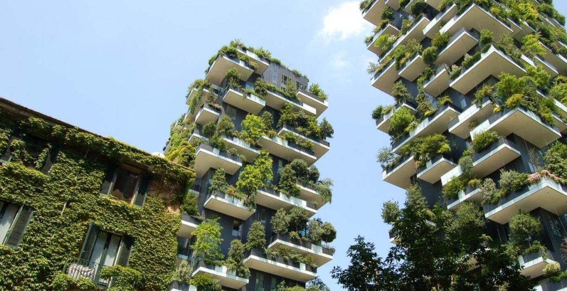 Vertical Forest (zwany także Bosco Verticale) projektu Stefano Boeri Architetti. Te dwa wieżowce stoją w dzielnicy Porta Nuova w Mediolanie, a na ich balkonach i tarasach w najlepsze rośnie las.