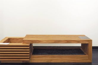 The Chicago Athenaeum we współpracy z Europejskim Centrum Architektury zorganizowały wystawę, na której pojawiła się ławka „Tonuki”.