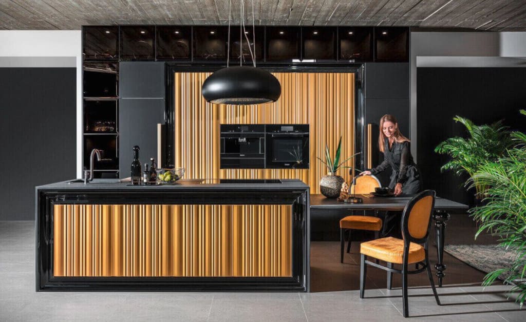 Kolekcja kuchenna „Ariana” marki Halupczok wraz z wyeksponowanym frontem meblowym o tej samej nazwie, to przykład śmiałego, ale i wszechstronnego wzornictwa.