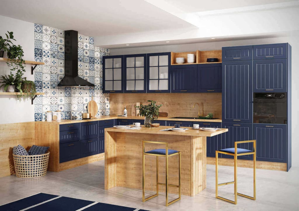 Kuchnia KAM „Mono” z frezowanymi frontami w granatowym wybarwieniu i uchwytami w kolorze złota.