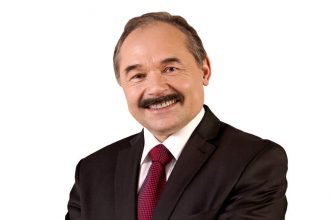 Mirosław Wolski, prezes Schattdecor Polska.