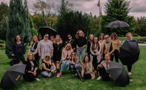 #meetblogin2020 to coś więcej niż spotkanie blogerów wnętrzarskich, ale to nie znaczy, że mogło się obyć bez pamiątkowego zdjęcia.