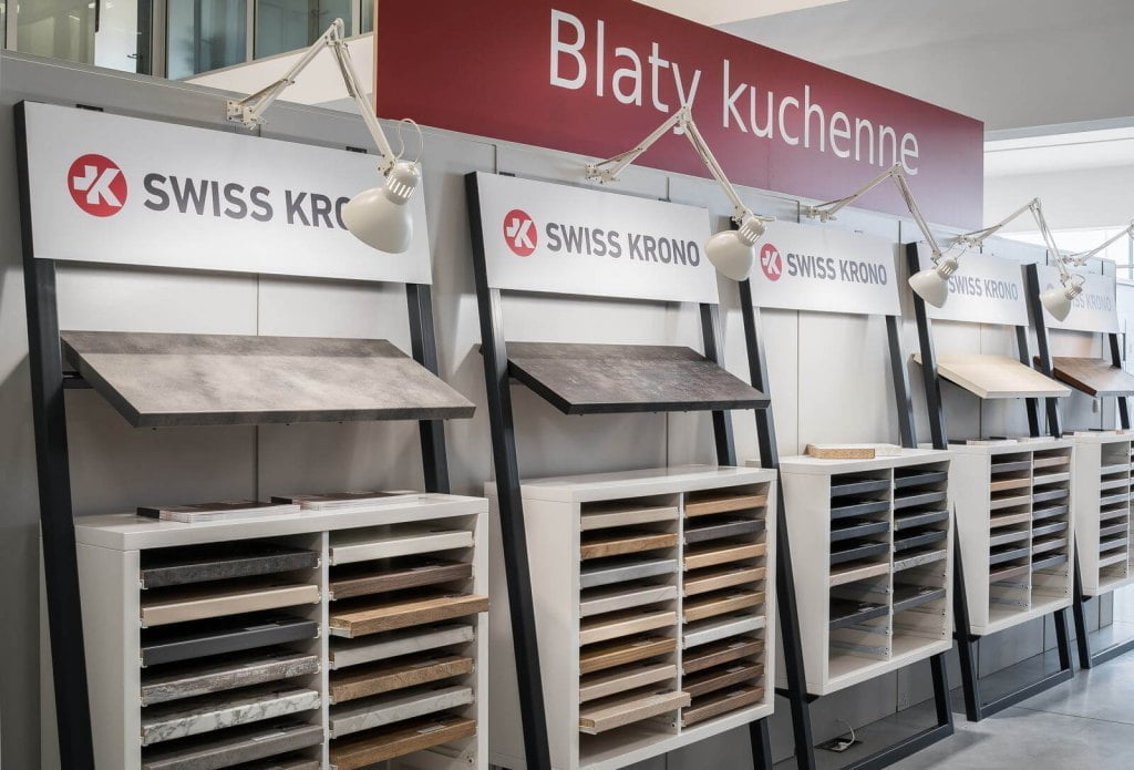 Abler Toruń ekspozytory z blatami kuchennymi Swiss Krono - miesięcznik i portal informacyjny branży meblarskiej biznes.meble.pl