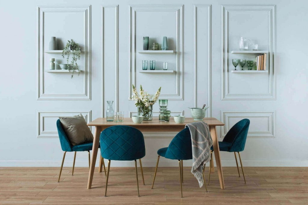 Beckers Designer Collection marki Beckers to wysokiej klasy, wodorozcieńczalna farba lateksowa, gwarantująca głęboko matowe, nowoczesne wykończenie wnętrza i wyjątkową głębię koloru. Ma najwyższą klasę odporności na zmywanie i szorowanie na mokro.