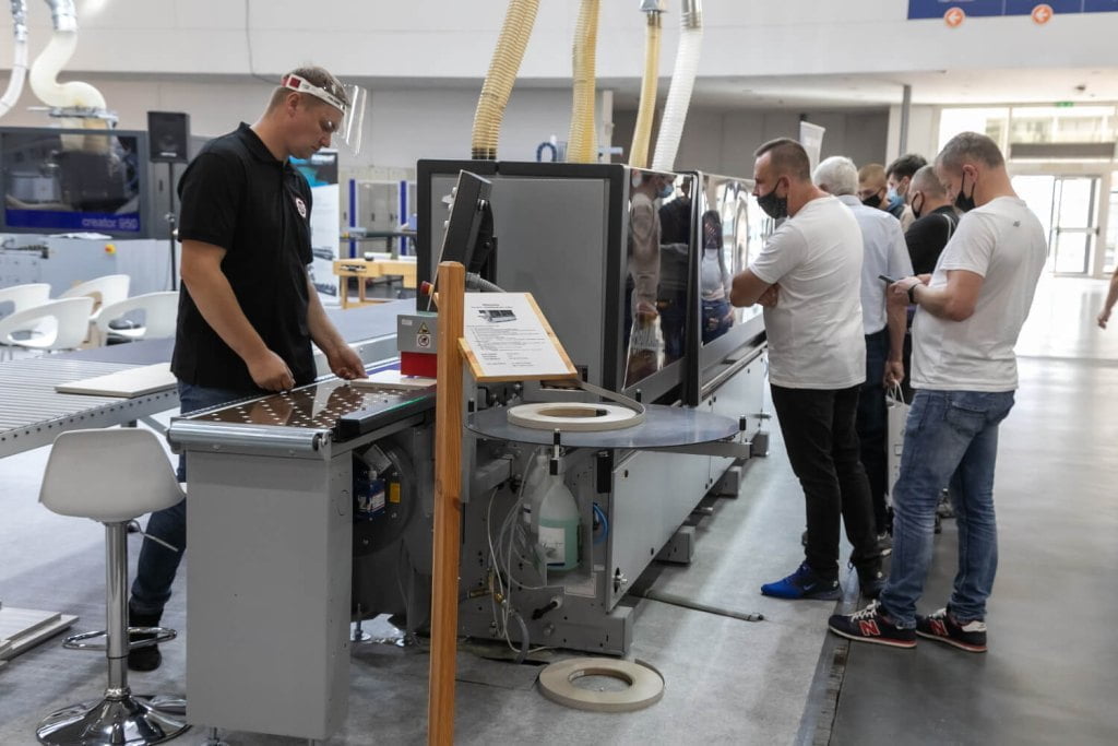 Felder - Okleiniarka Format-4 „tempora
60.12 e-motion” zaprezntowana na targach Drema 2020 - miesięcznik i portal informacyjny branży meblarskiej biznes.meble.pl