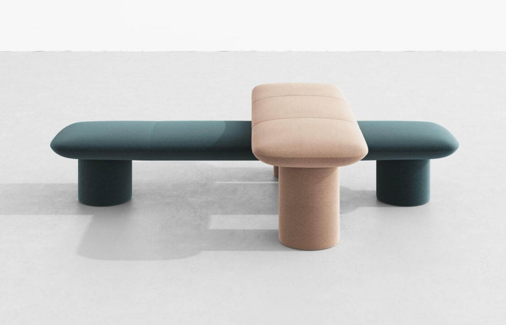 „Levels”, proj. Form Us With Love dla +Halle, to system ław, który łączy trzy wysokości i trzy długości, aby stworzyć subtelne podziały pomiędzy ludźmi.