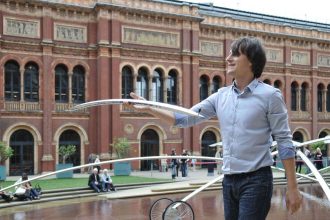 Oskar Zięta „Blow & Roll” w Muzeum Wiktorii i Alberta w Londynie.