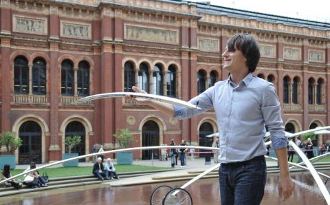 Oskar Zięta „Blow & Roll” w Muzeum Wiktorii i Alberta w Londynie.