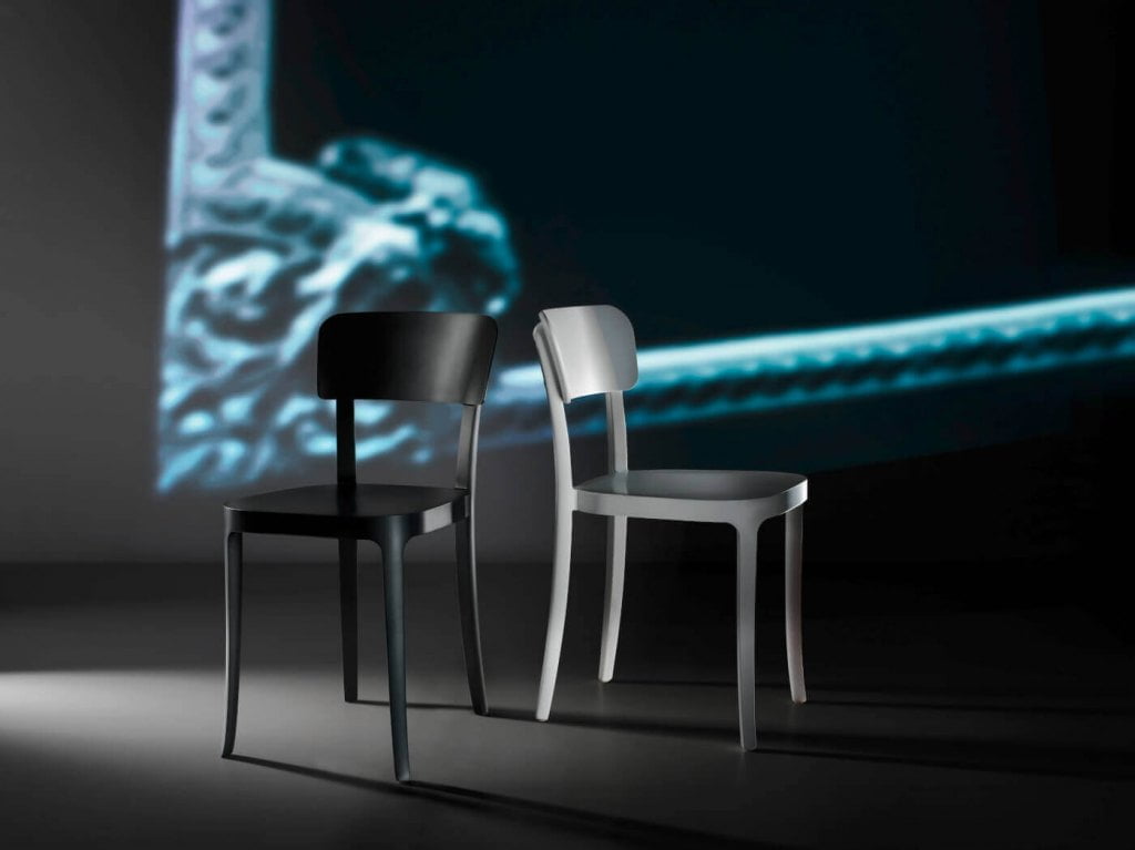 Najbardziej klasyczne i kultowe krzesło „K-chair” zostało przeprojektowane przez Stefano Giovannoniego dla Qeeboo. Jego konstrukcja jest skalibrowana do perfekcji w każdym szczególe. Lekki i wytrzymały mebel pasuje do każdego pomieszczenia.