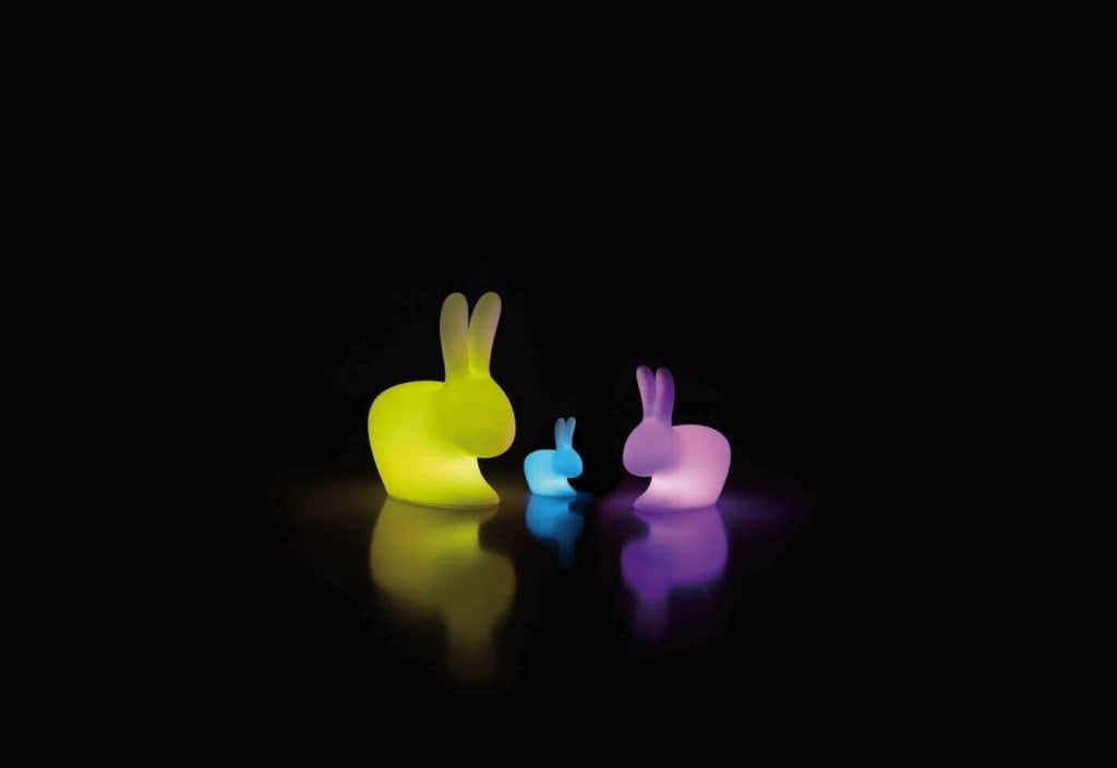 „Rabbit rechargeable lamp” to rodzina produktów, które zaznaczyły swoje silny wpływ medialne, stając się jednym z hat tricków Stefano Giovannoniego. Królik wyposażony jest w akumulatorową lampkę LED o łącznie 16 różnych kolorach RGB.
