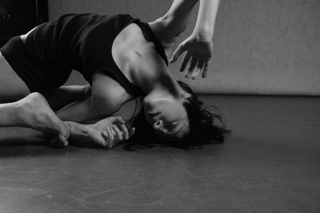 Taniec współczesny – Floor work.