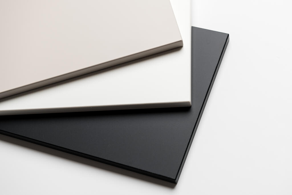 Powierzchnie meblowe, klasa standard: „Acrylux Mat Anti-Fingerprint” – Niemann Polska.