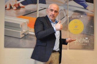 Złota piła za kolekcję mebli „ΩMEGA – w industrialnej stylistyce” dla Mebin Andrzej Binkowski.