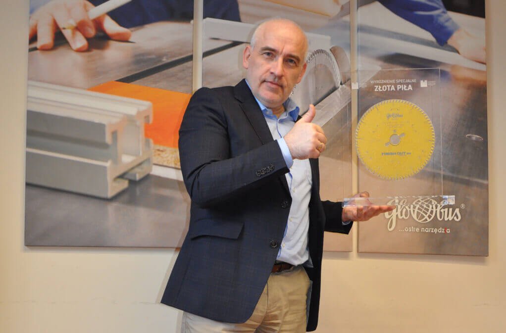 Złota piła za kolekcję mebli „ΩMEGA – w industrialnej stylistyce” dla Mebin Andrzej Binkowski.