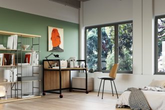 Odpowiedzią Fabryki Mebli Biurowych Maro na potrzeby, jakie niesie ze sobą praca zdalna są biurka z kolekcji „Wariant”.