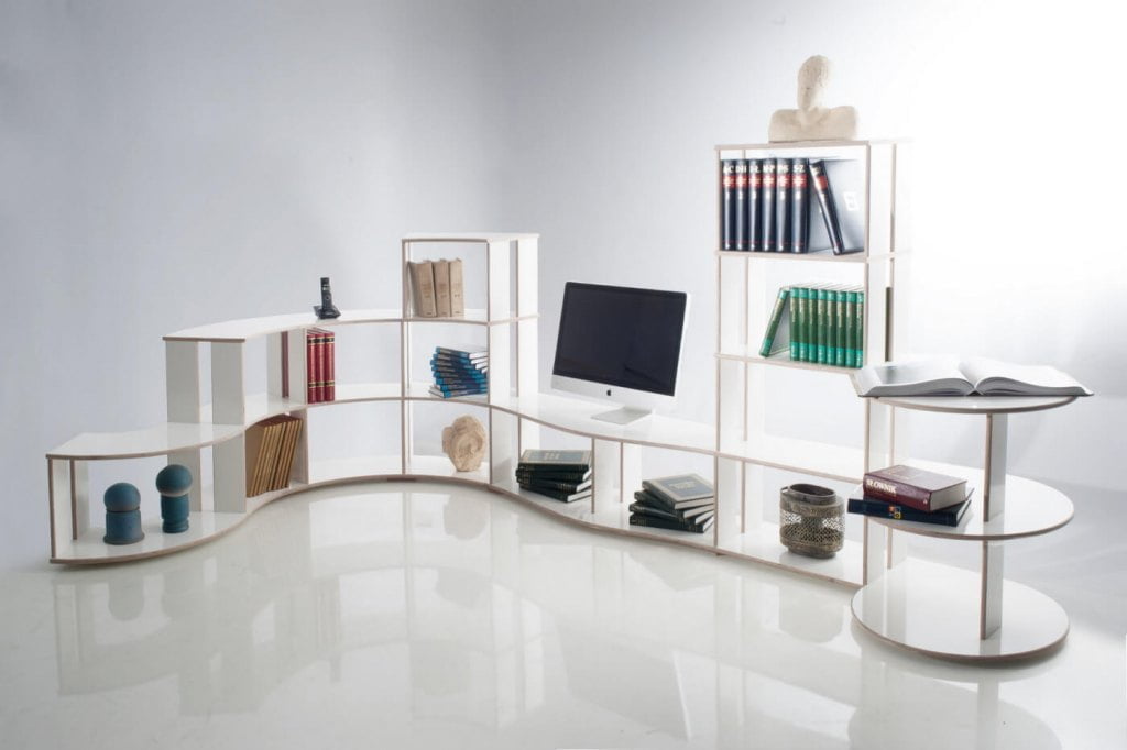 Zaprojektowany przez Karola Starczewskiego „Locosystem” to system regałów z możliwością dowolnego ustawienia półek w pionie i w poziomie.