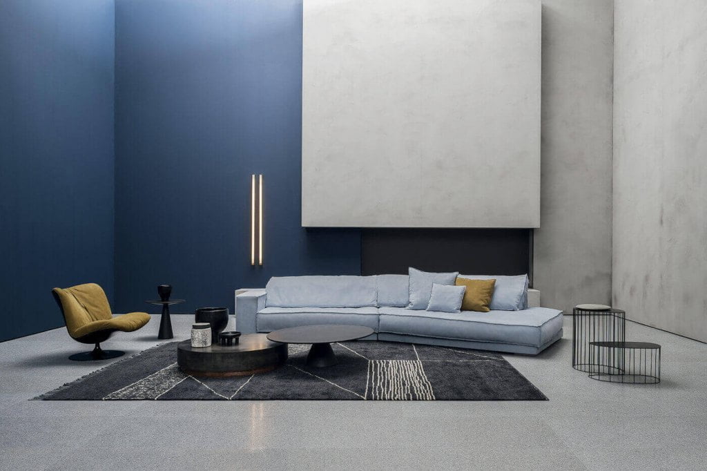 „Budapest Soft” to pierwsza zaprojektowana dla marki Baxter sofa Paoli Navone (2003 r.) i do dziś jej absolutny bestseller. Charakteryzuje się nowoczesnym, mocnym designem i zaskakującym komfortem uzyskanym dzięki otulającym siedziskom.