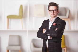 Przemek Szklarzewski, zarządzający Polskim Centrum Architektury Wnętrz.