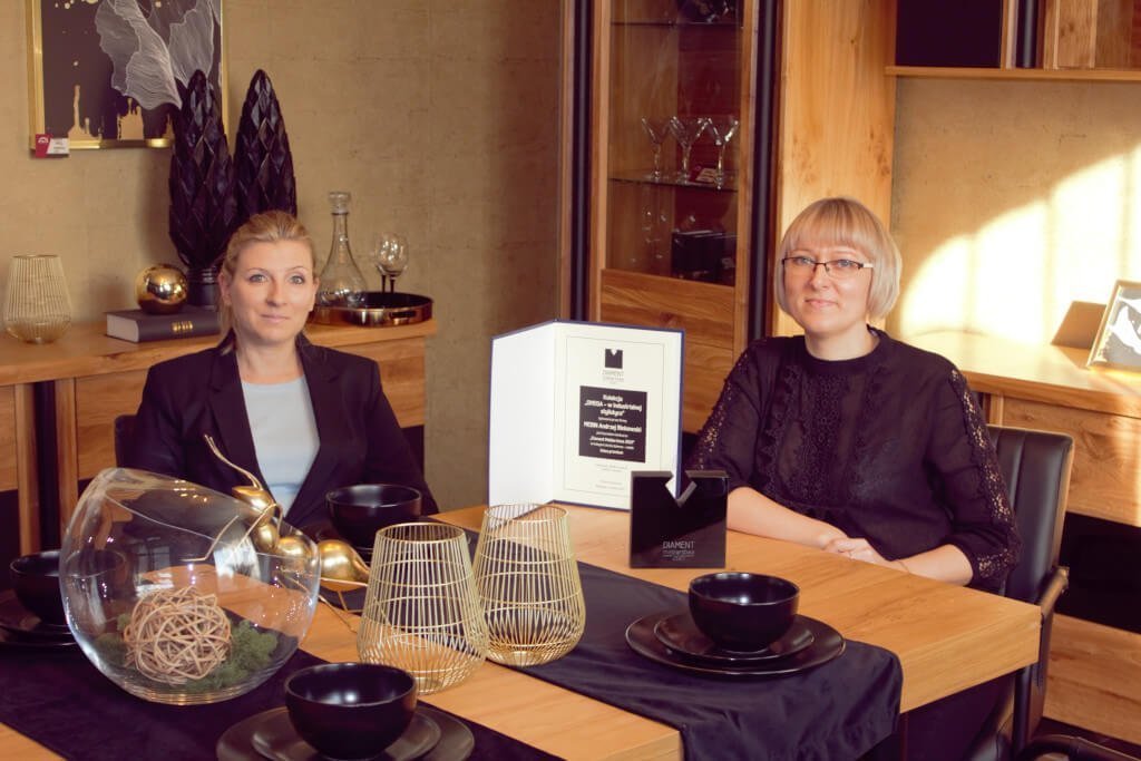 W kategorii strefa dzienna – meble (klasa premium) nagrodę „Diament Meblarstwa 2021” otrzymała kolekcja „ΩMEGA – w industrialnej stylistyce” firmy Mebin Andrzej Binkowski.