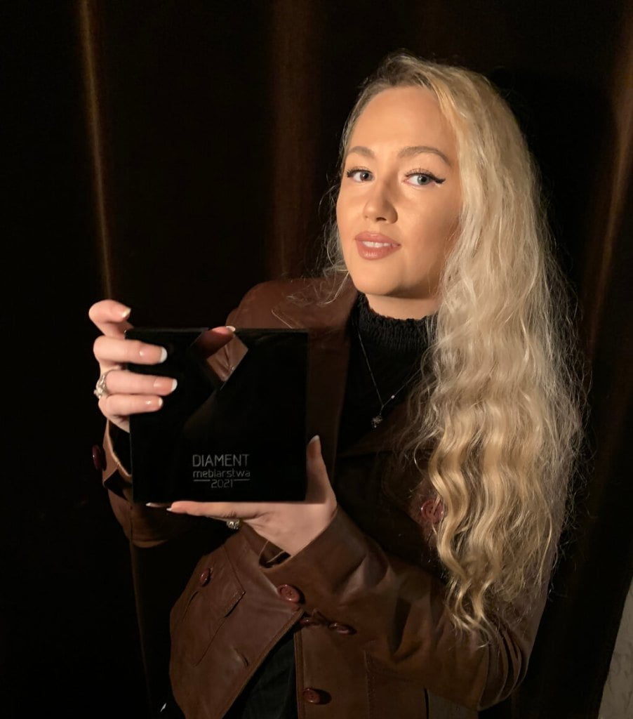 Anna Andrzejewska zwyciężyła w kategorii młody design. „Diament Meblarstwa 2021” otrzymał jej projekt „RodTab”.