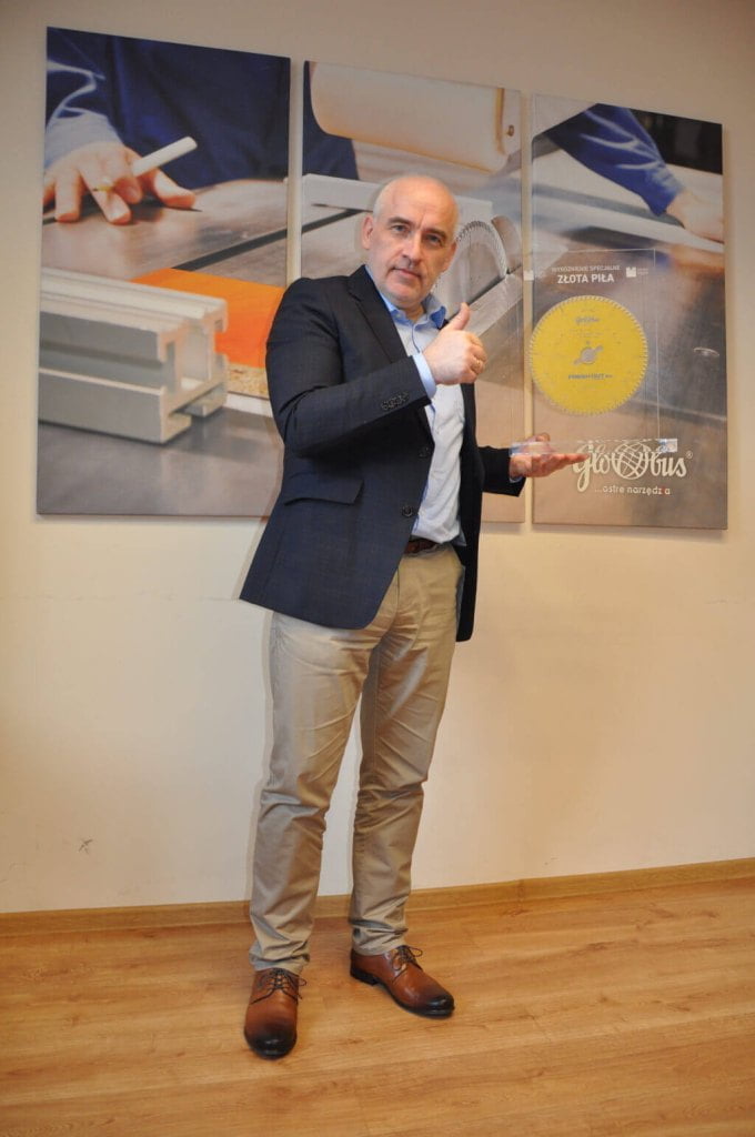 W najnowszej edycji konkursu „Diament Meblarstwa” Złota Piła od marki Globus trafiła do Mebin Andrzej Binkowski za kolekcję „ΩMEGA – w industrialnej stylistyce”.