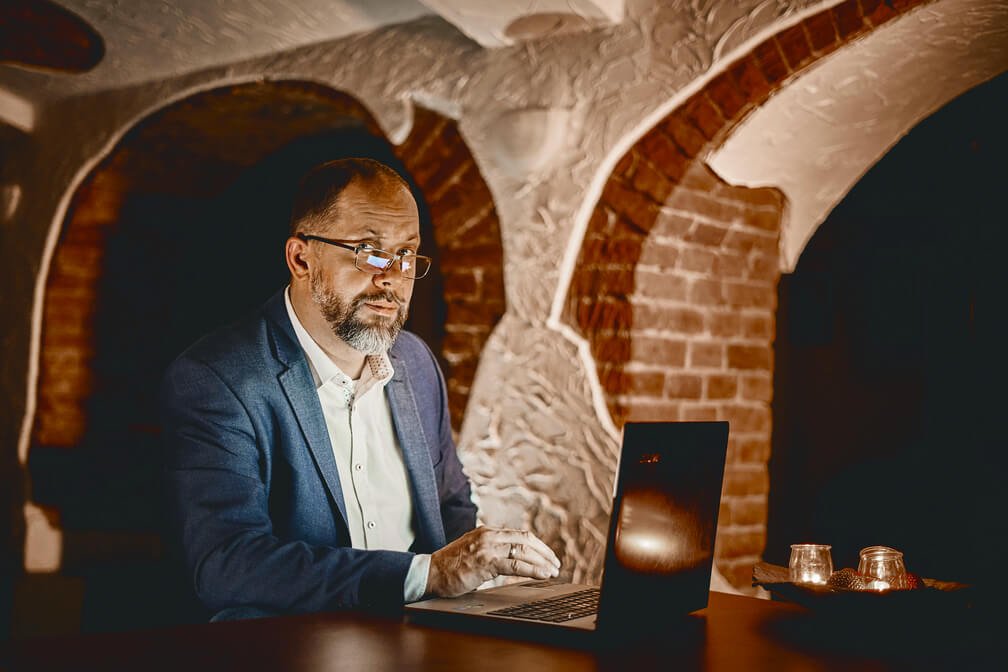 Artur Wasążnik, dyrektor ds. marketingu w firmie Meble Marzenie.