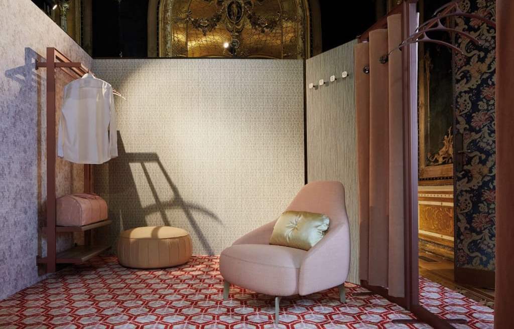 5-gwiazdkowy „Masterly Hotel” to mediolańska ekspozycja, której kuratorem był w 2018 r. Edward van Vliet. Projektant z dumą przedstawiał swoją wizję gościnności we wspaniałym Palazzo Francesco Turati.