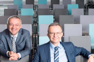 Adam i Jerzy Krzanowscy, twórcy firmy Nowy Styl i zwycięzcy plebiscytu Człowiek Dekady BIZNES.meble.pl.