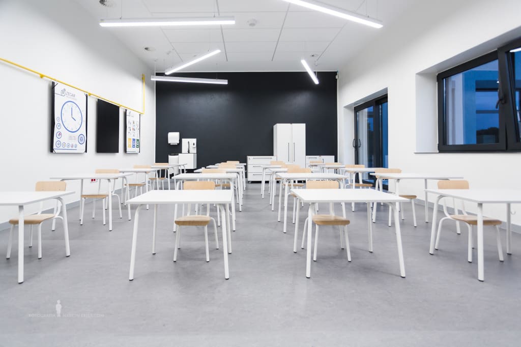 Klasa w Społecznej Szkole Podstawowej im. Astrid Lindgren w Miliczu – przestrzeń edukacyjna to tło dla ziecięcej wyobraźni i kreatywności.