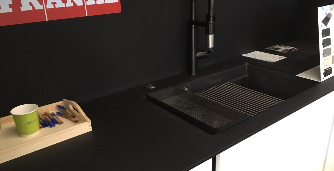 Czarny zlewozmywak podwieszany SINK MF montowany w blacie wiórowym - Manufaktura Łomża - Zlewozmywaki podwieszane SINK MF montowane w blacie wiórowym